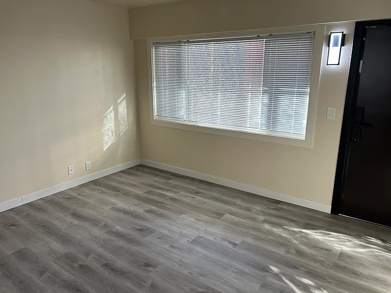 Maverick Apartments — Photo 18