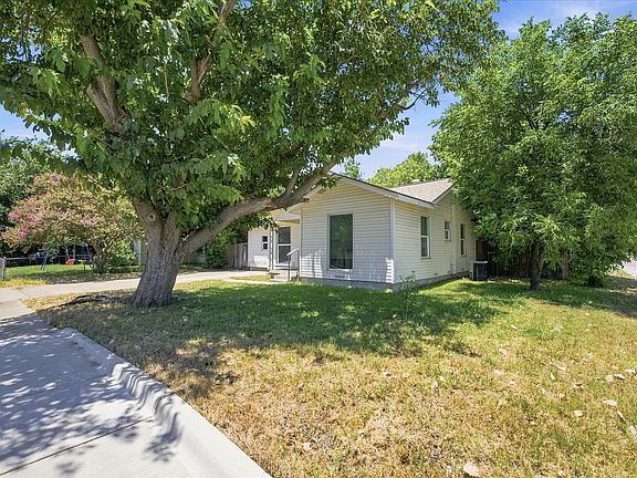 3rd image of 1662 Birch Dr