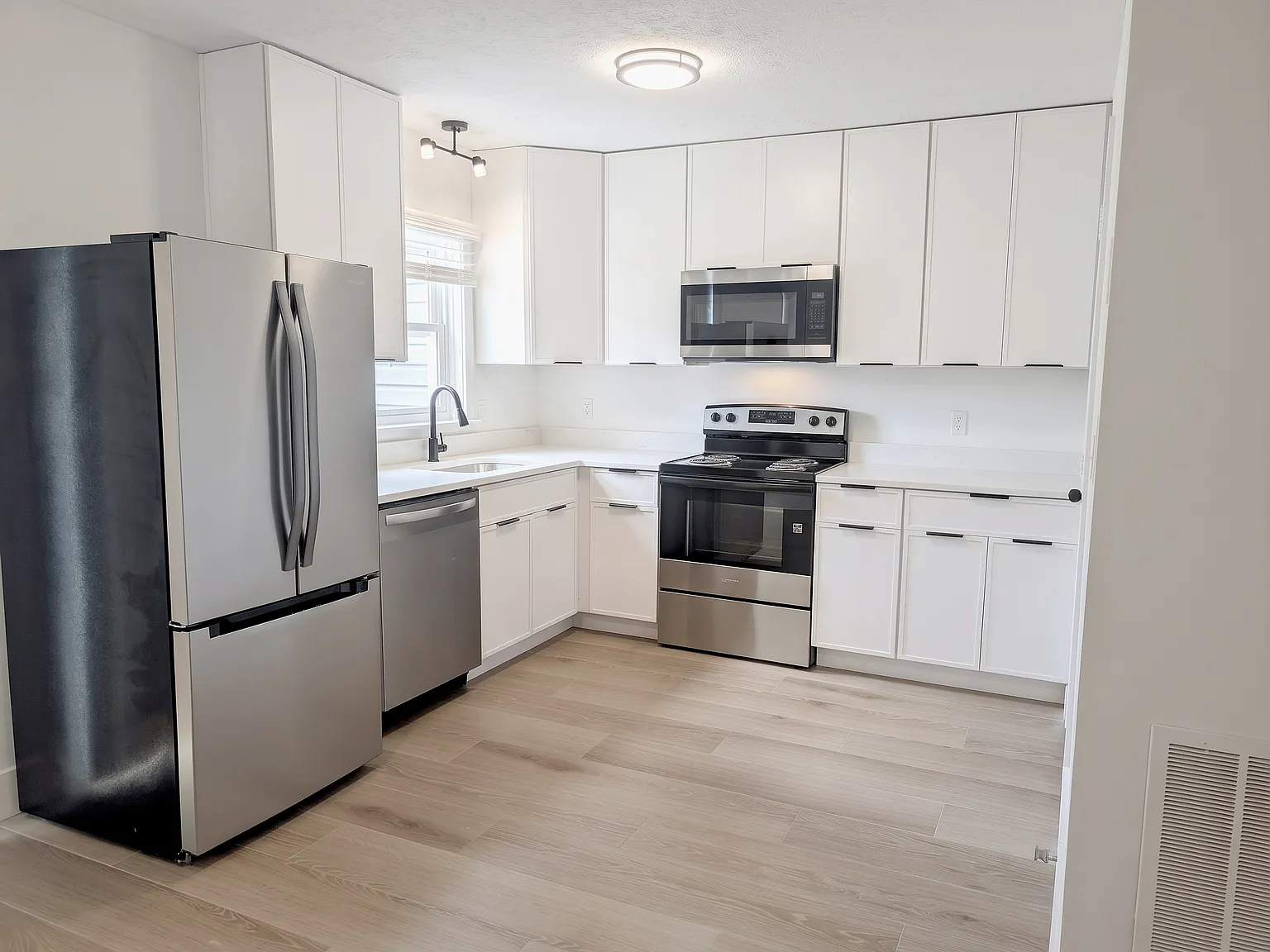 2 bed, 1200 sqft, $1,575 — Photo 2