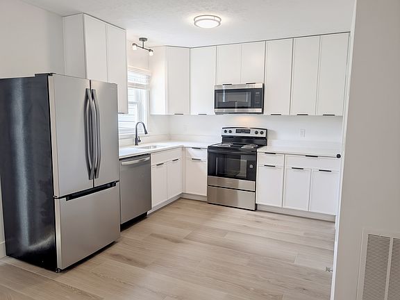 2nd image of 607 38th Ave N #C