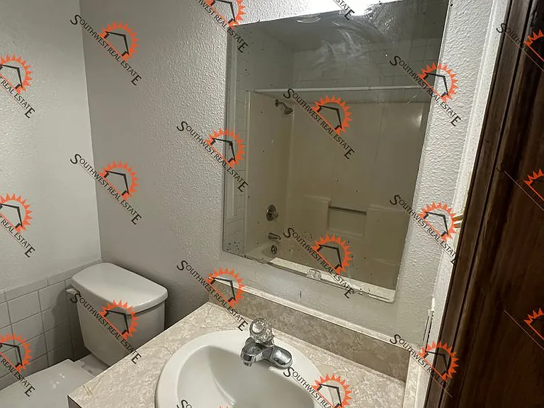 1405 S Prince St — Photo 7