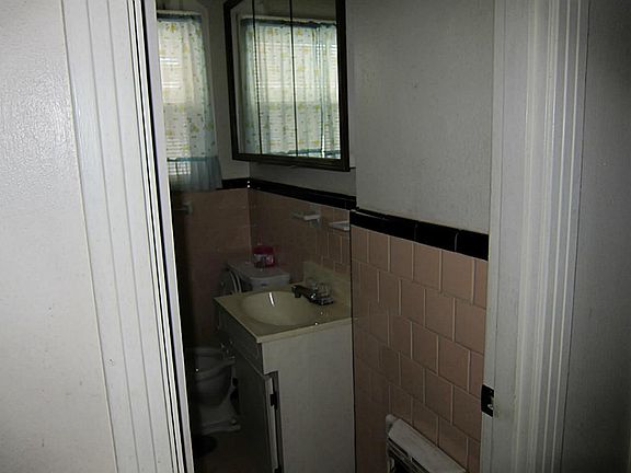 5th image of 13338 Louisville St