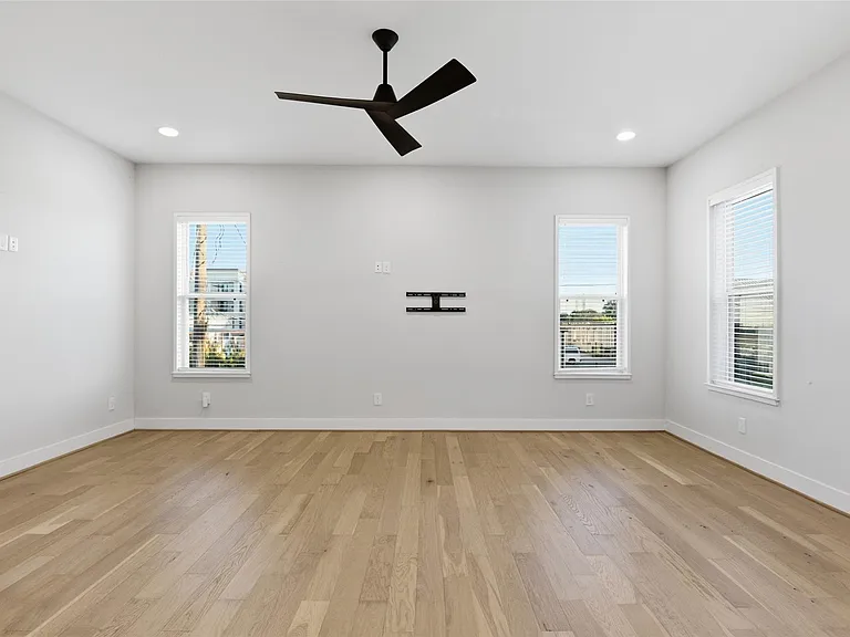 2204 Lou Ellen Ln — Photo 13