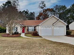 428 Crested View Dr, Loganville, GA 30052
