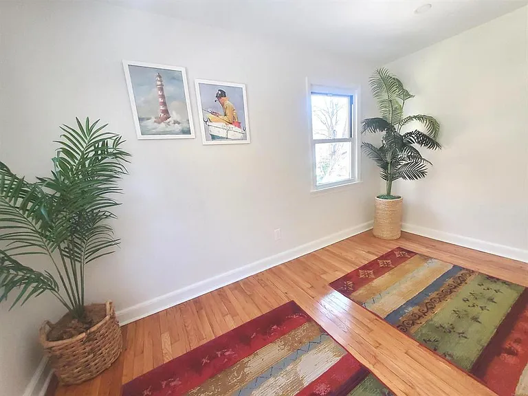 17 Woodlawn Ave — Photo 11