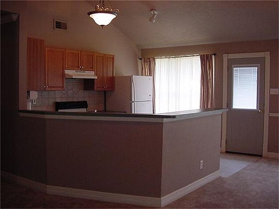 Look at the huge breakfast bar! Such a great open floorplan!