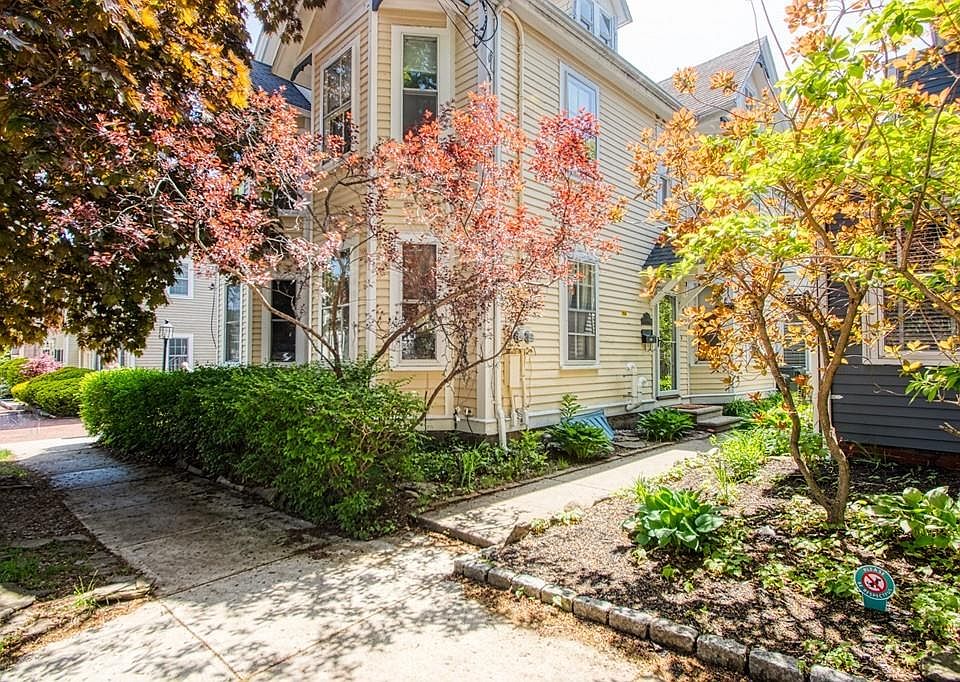1st image of 11 Broad St #11