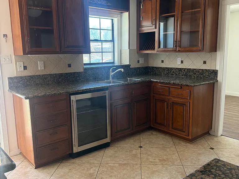 18192 Merrill Ave — Photo 6