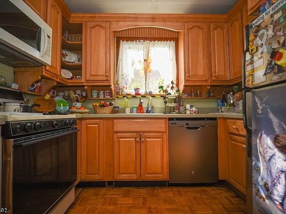 4th image of 44 Vista Ave