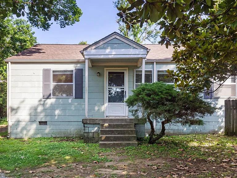 4104 Kimbark Dr — Photo 1