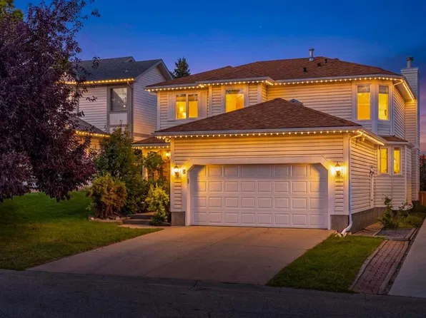 8 W Hawkdale Close NW, Calgary, AB T3G 2V7