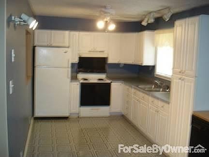 Kitchen
						:
						With dining area, 23.5 x 12