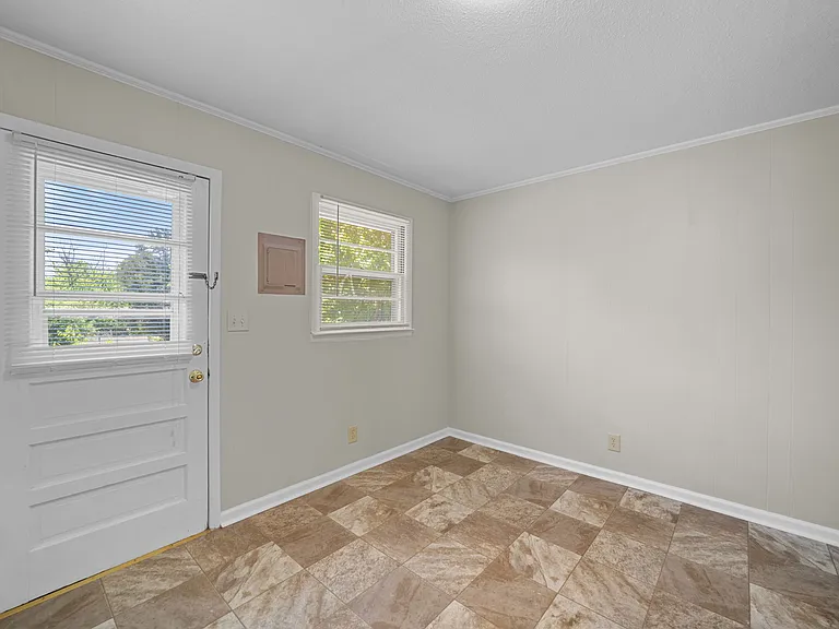 110 Hedgecock Ave #8 — Photo 8