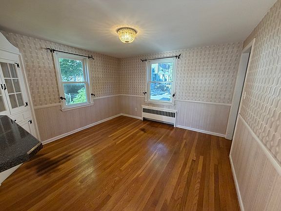 3rd image of 32 Aldrich St