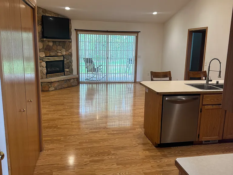 2261 James Cir — Photo 4