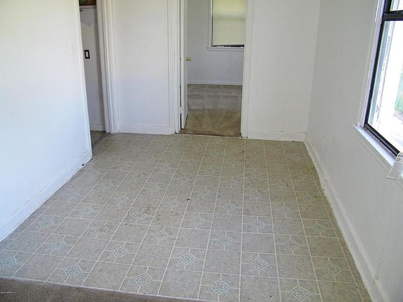 5th image of 1737 E Beaver St