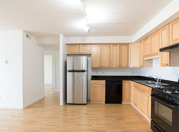 4th image of 2272 S Archer Ave Unit 6D