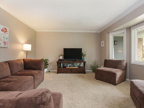 2nd image of 7977 Teakwood Dr