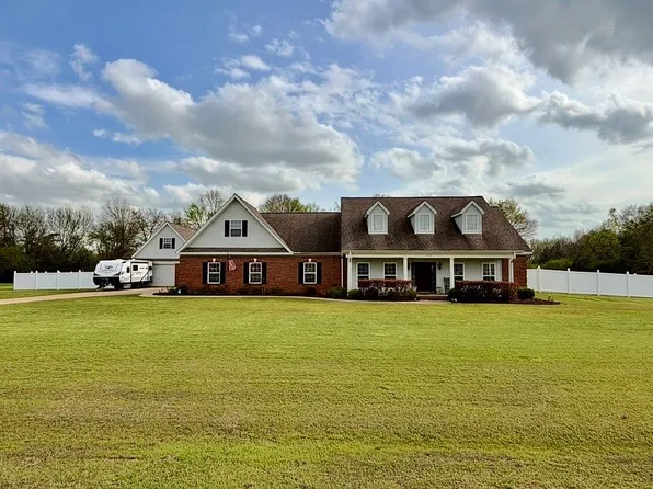 346 Williams Pl, Columbus, MS 39702