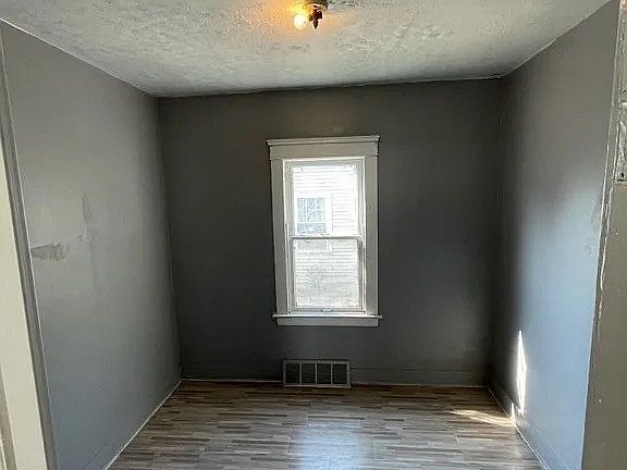 5th image of 8909 Fuller Ave