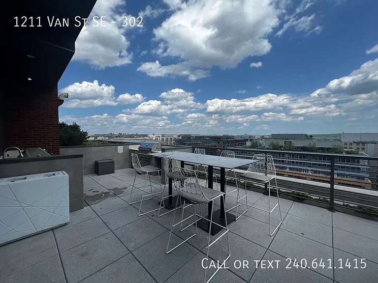 1211 Van St SE #302 — Photo 9