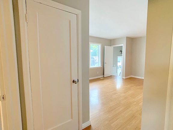 4th image of 228 Greenwood Ave #1