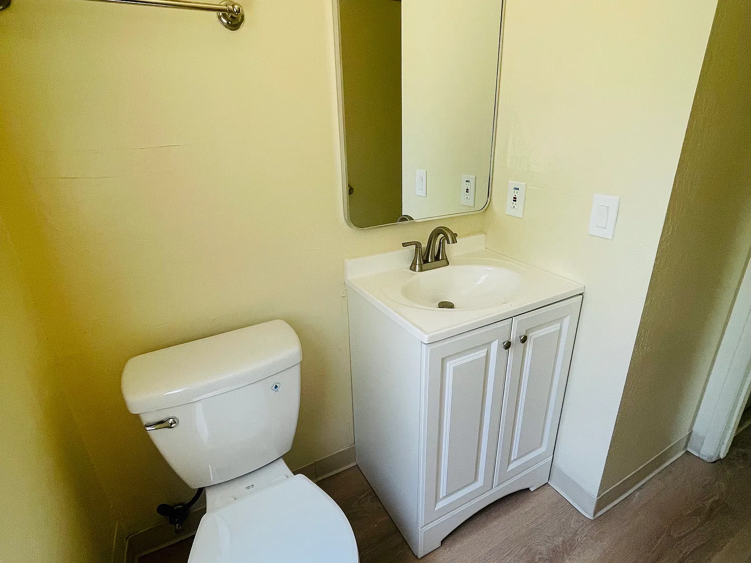 4 bed, 2.5 bath, 2162 sqft, $3,200 — Photo 3