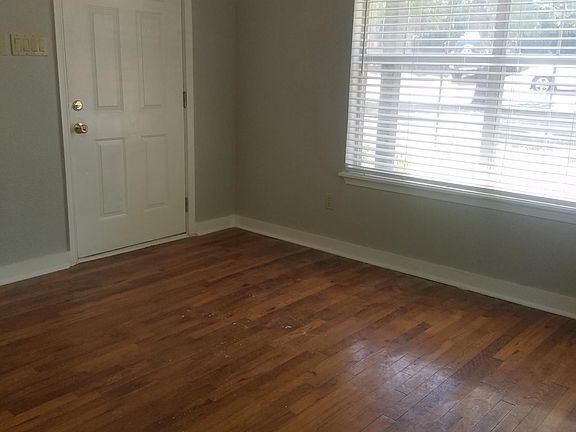 3rd image of 1805 Belle Pl