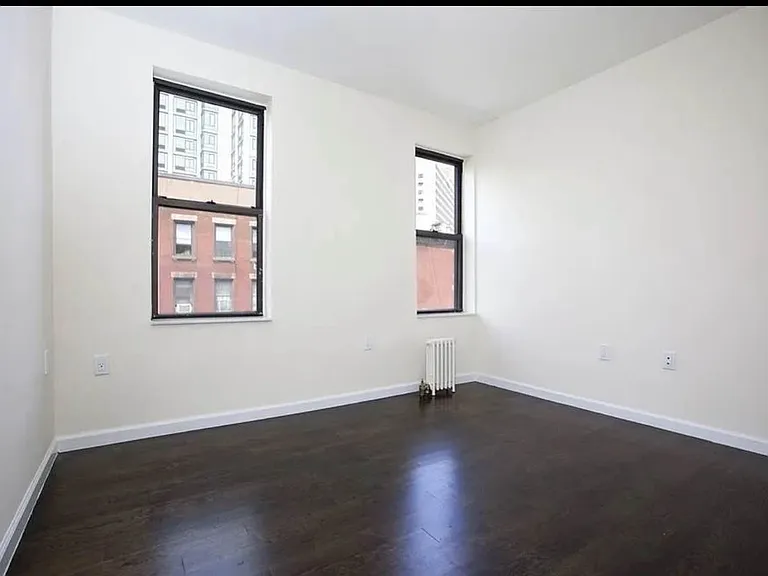 342 E 22nd St #4A — Photo 3
