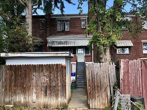 3rd image of 221 Evans Ln