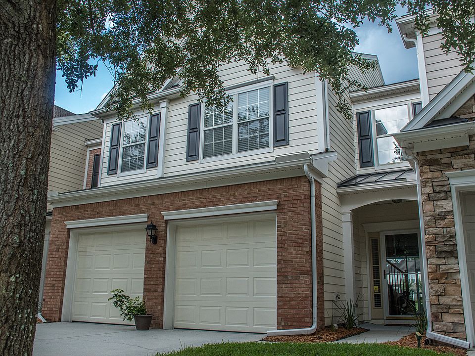 Exterior Front 4