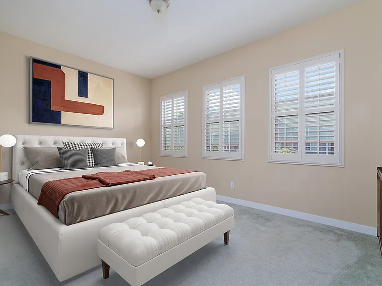 Primary Bedroom
(Virtually staged)