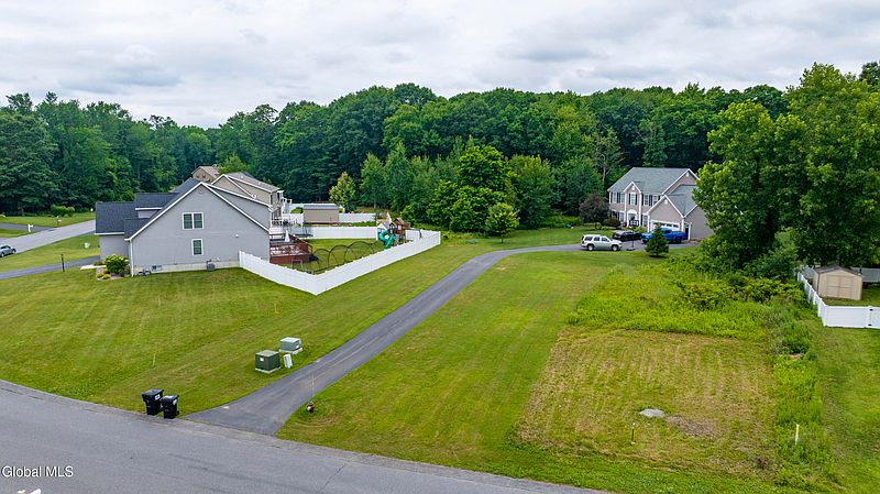 5th image of 311 Steeple Way