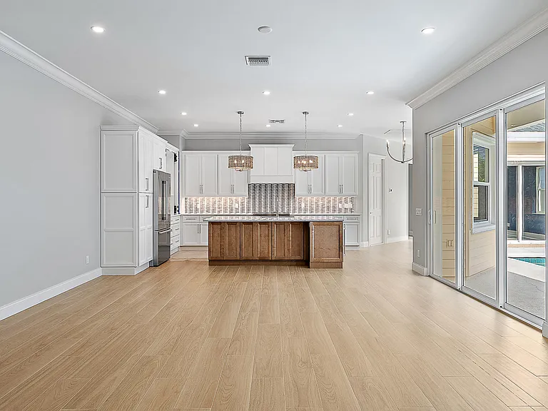 248 Honeysuckle Dr — Photo 5