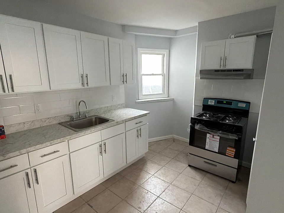 6 Rutgers Ave #1