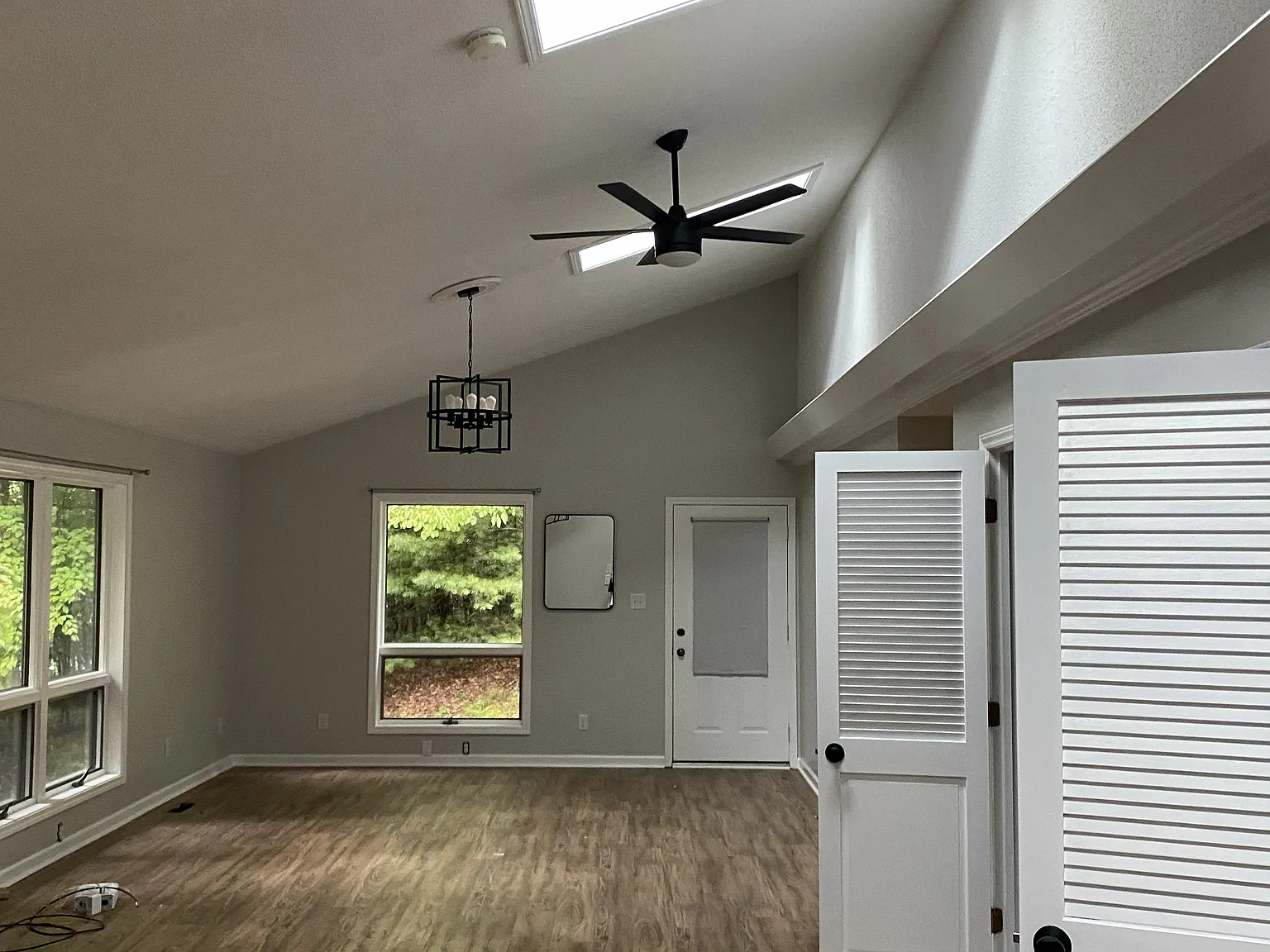 4 bed, 3211 sqft, $4,025 — Photo 2