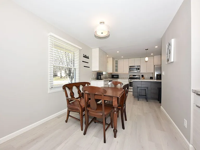 1538 W Liebau Rd — Photo 10