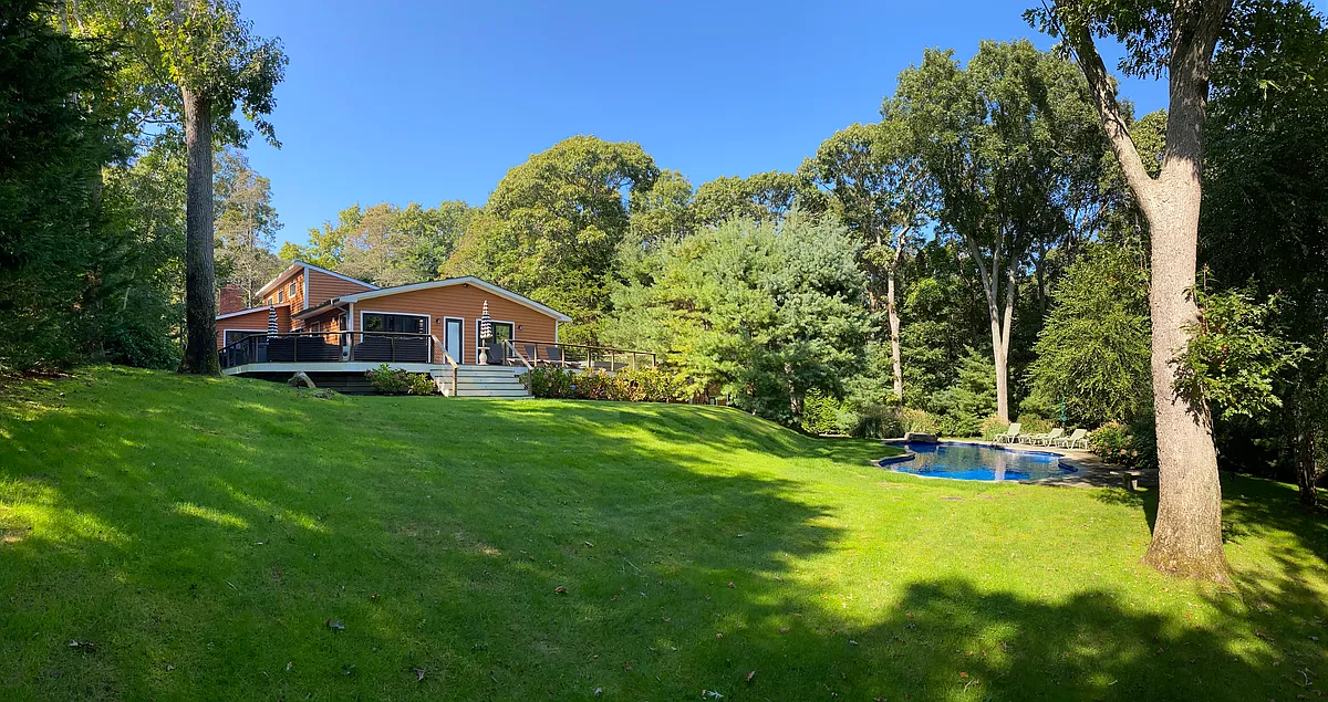 Building Photo - 14 Hedges Banks Dr