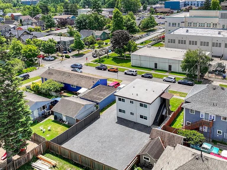 810 Irving St — Photo 19