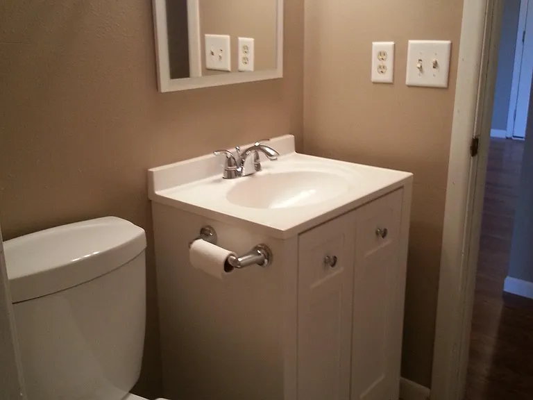 1st floor 1/2 bath