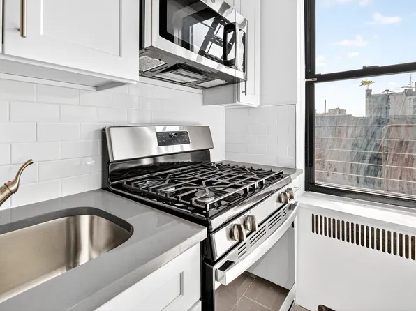 190 East Mosholu Parkway South image 17 of 36