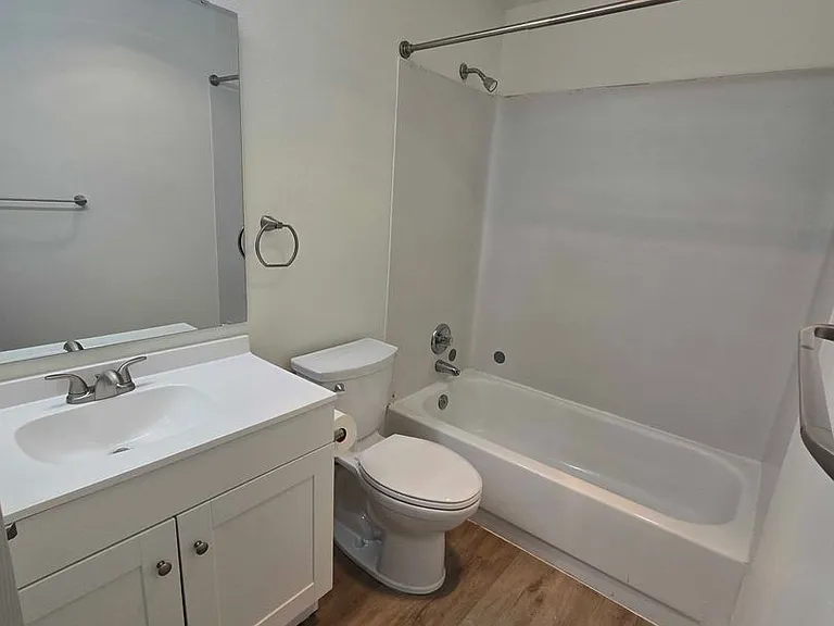 Baker Vista Apartments — Photo 15