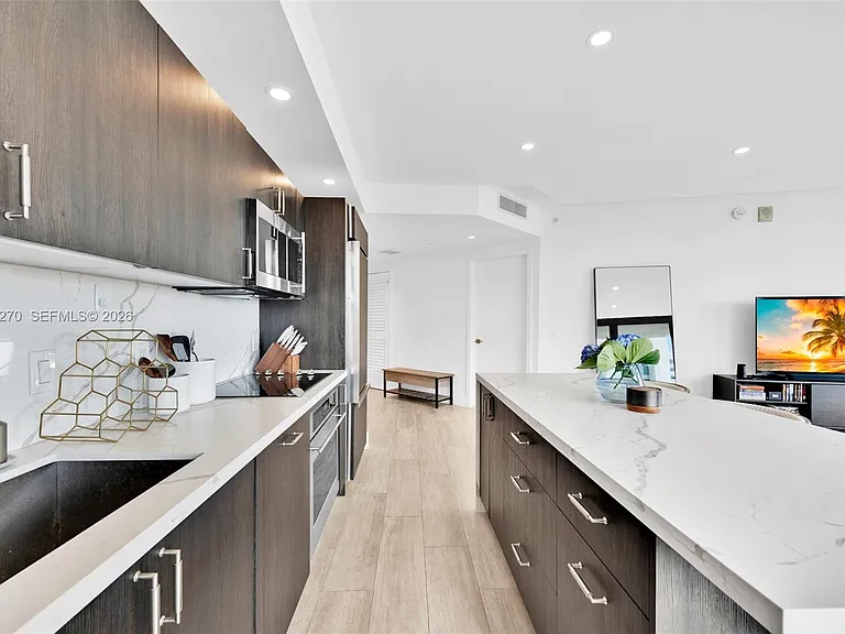 121 NE 34th St #L304 — Photo 15