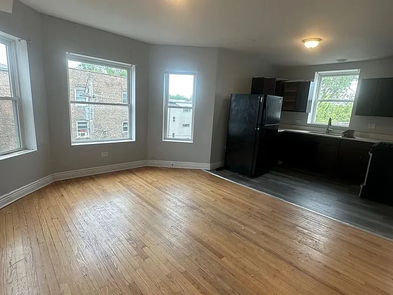 A & B Chicago Ventures LLC — Photo 3
