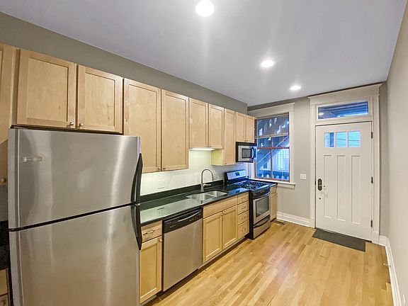 3rd image of 2107 W North Ave APT 1W