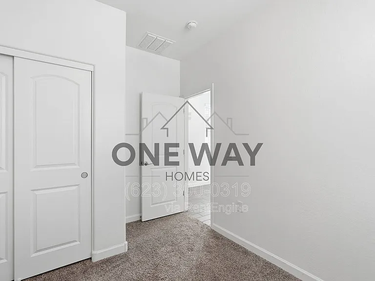 30558 W Clarendon Ave — Photo 22