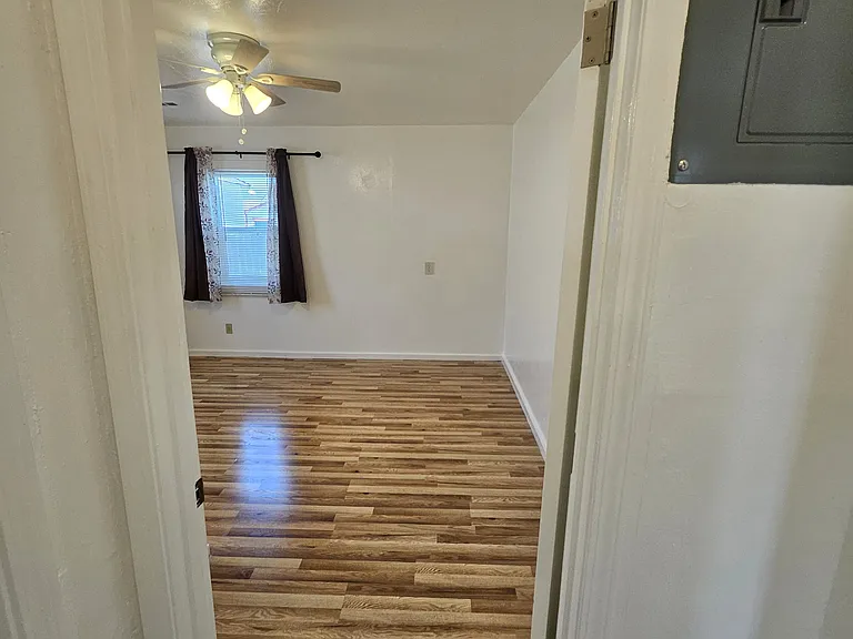 320 Locust Ave — Photo 20