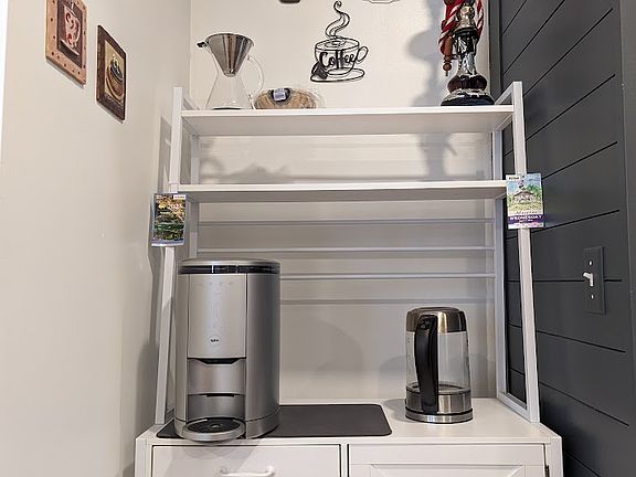 "Spin" coffee maker if you want me to leave it. Makes 20+ different types of coffee (Espresso, Cold Brew, etc.)