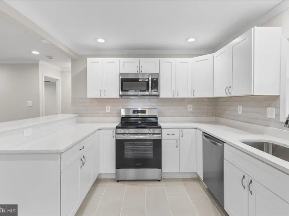 942 Clovis Ave, Capitol Heights, MD 20743