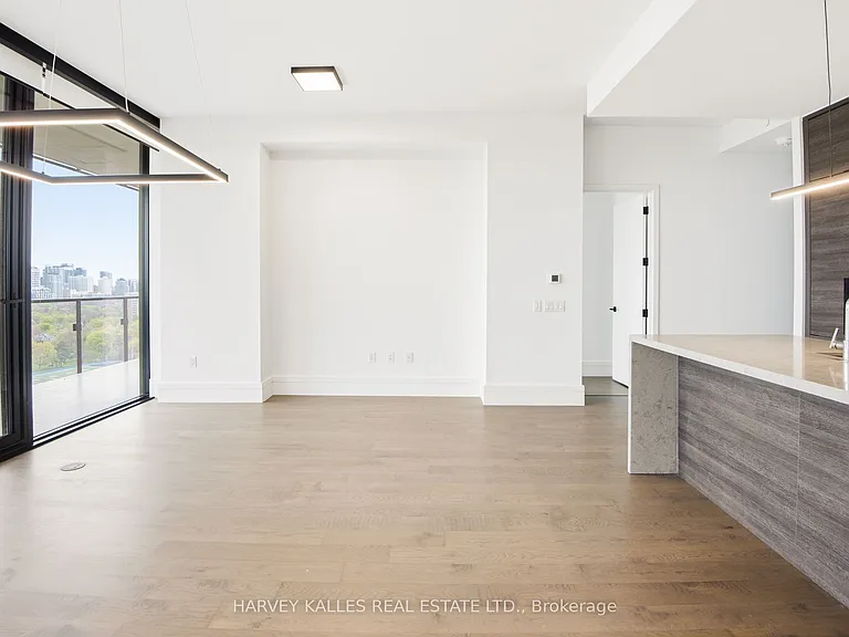 215 Lonsdale Rd #1602 — Photo 2